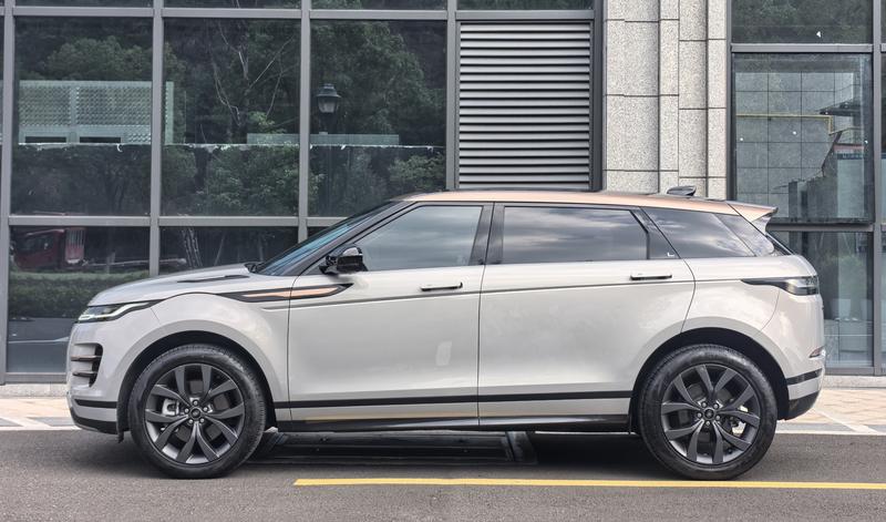 Land Rover Range Rover Evoque L, 2023 — фото 4 из 12