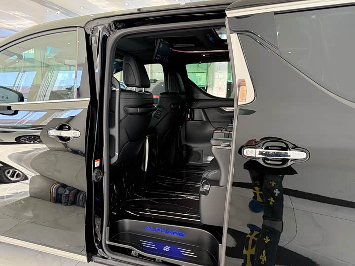 Toyota Alphard, 2022 — фото 9 из 9