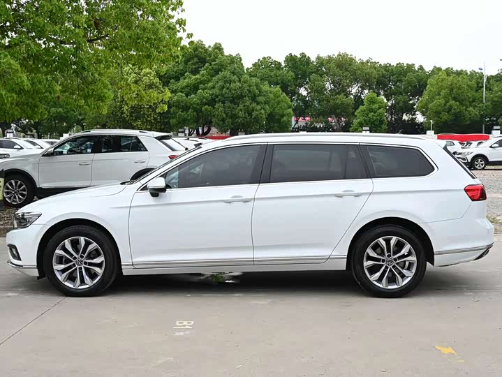 Volkswagen Passat Variant, 2023 — фото 3 из 9