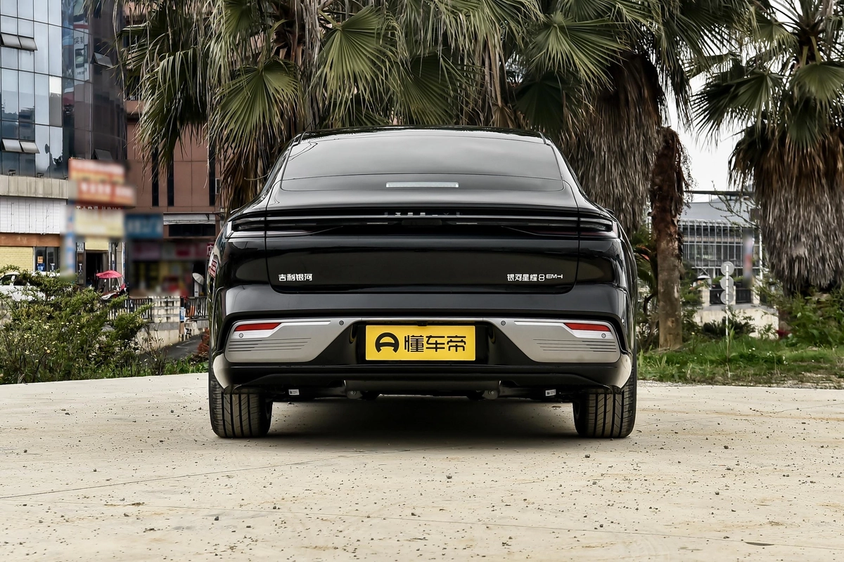 Geely Galaxy E8, 2026 — фото 4 из 12