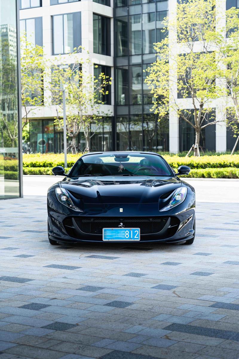 Ferrari 812, 2022 — фото 2 из 5