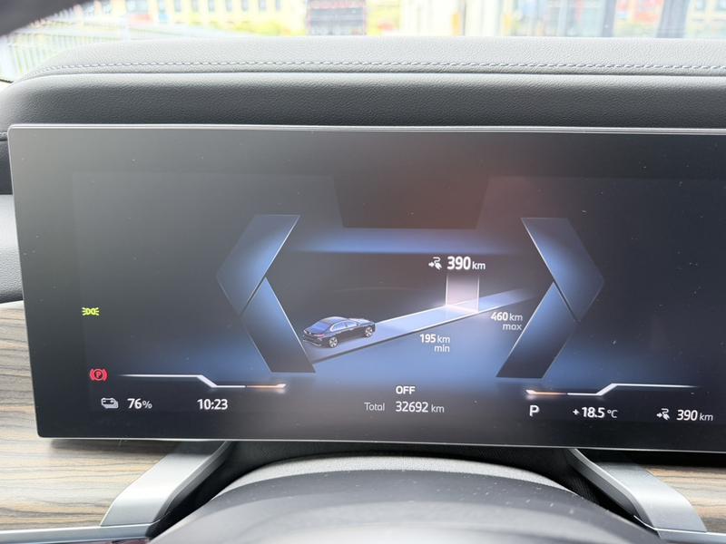 BMW i7, 2023 — фото 8 из 12