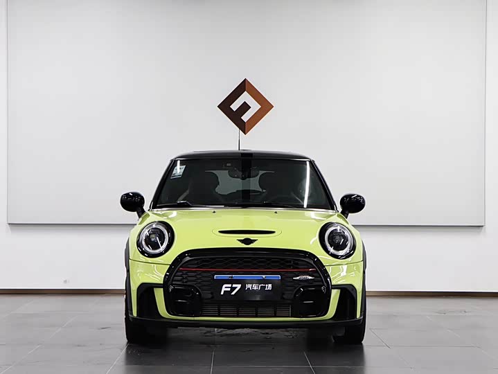 Mini Mini JCW, 2022 — фото 2 из 9
