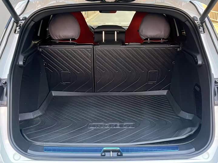 Lynk & Co 01, 2025 — фото 8 из 9