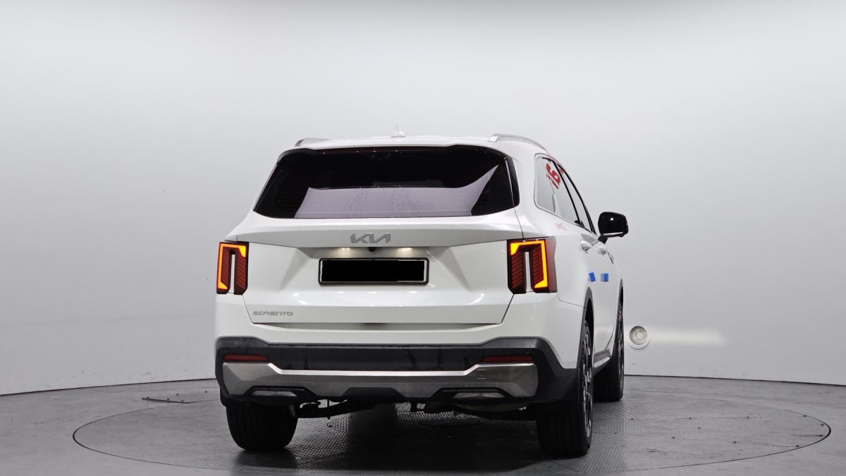 Kia Sorento, 2023 — фото 4 из 12