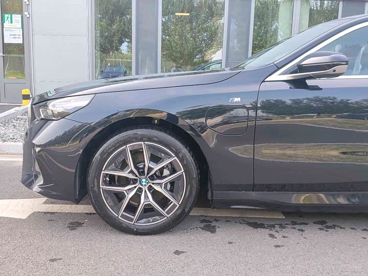 BMW i5, 2025 — фото 6 из 9