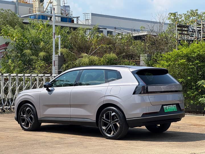 Volvo XC70 Hybrid, 2025 — фото 8 из 9