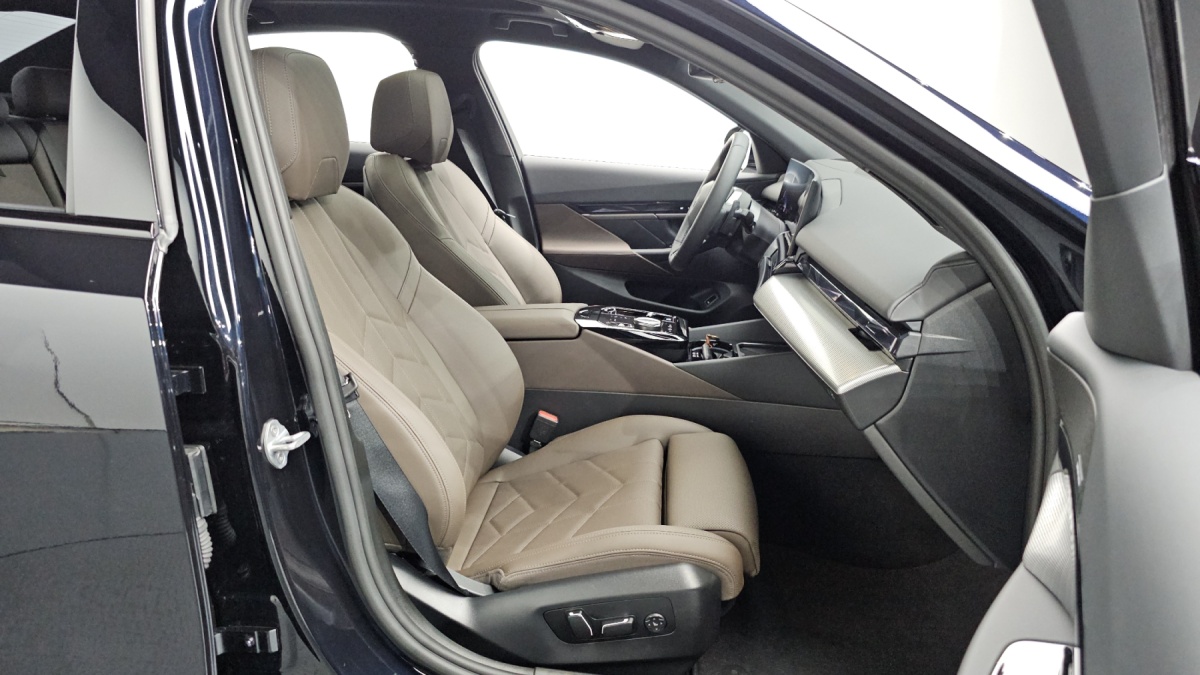 BMW 5 Series, 2025 — фото 11 из 12
