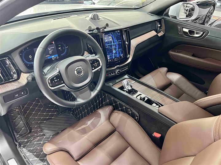 Volvo XC60 Hybrid, 2022 — фото 11 из 12