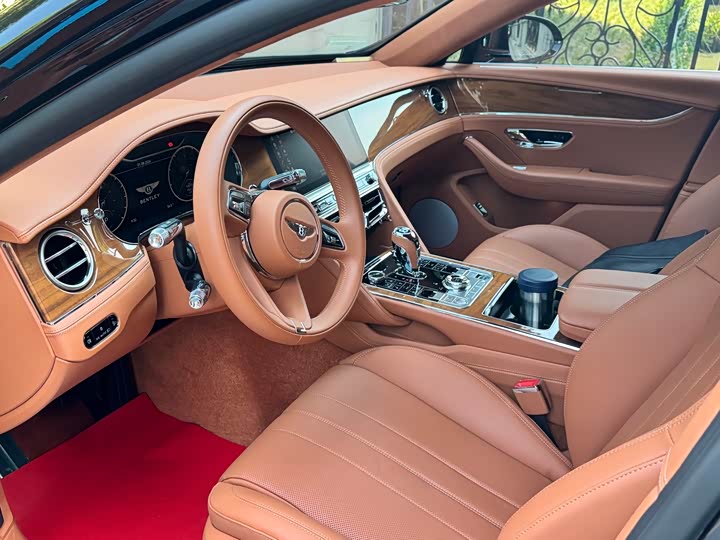 Bentley Flying Spur Hybrid, 2024 — фото 9 из 9