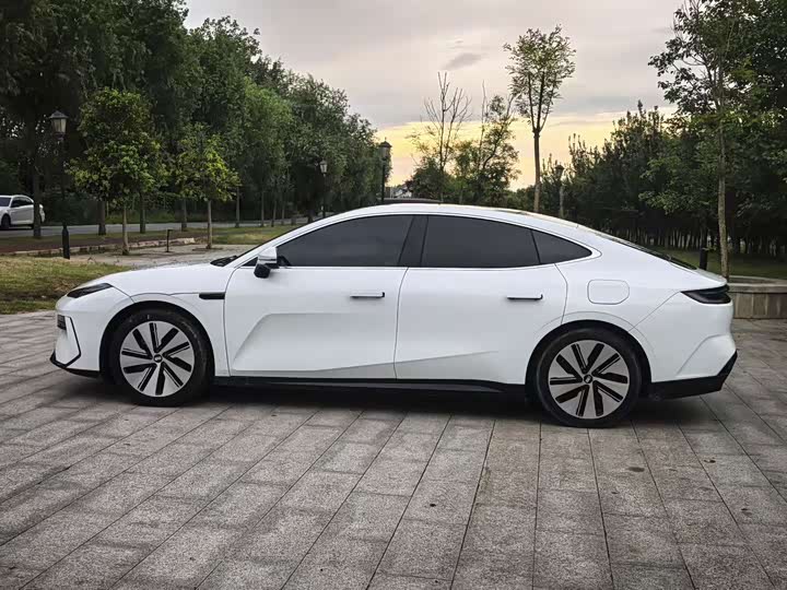 Geely Galaxy E8, 2024 — фото 8 из 9