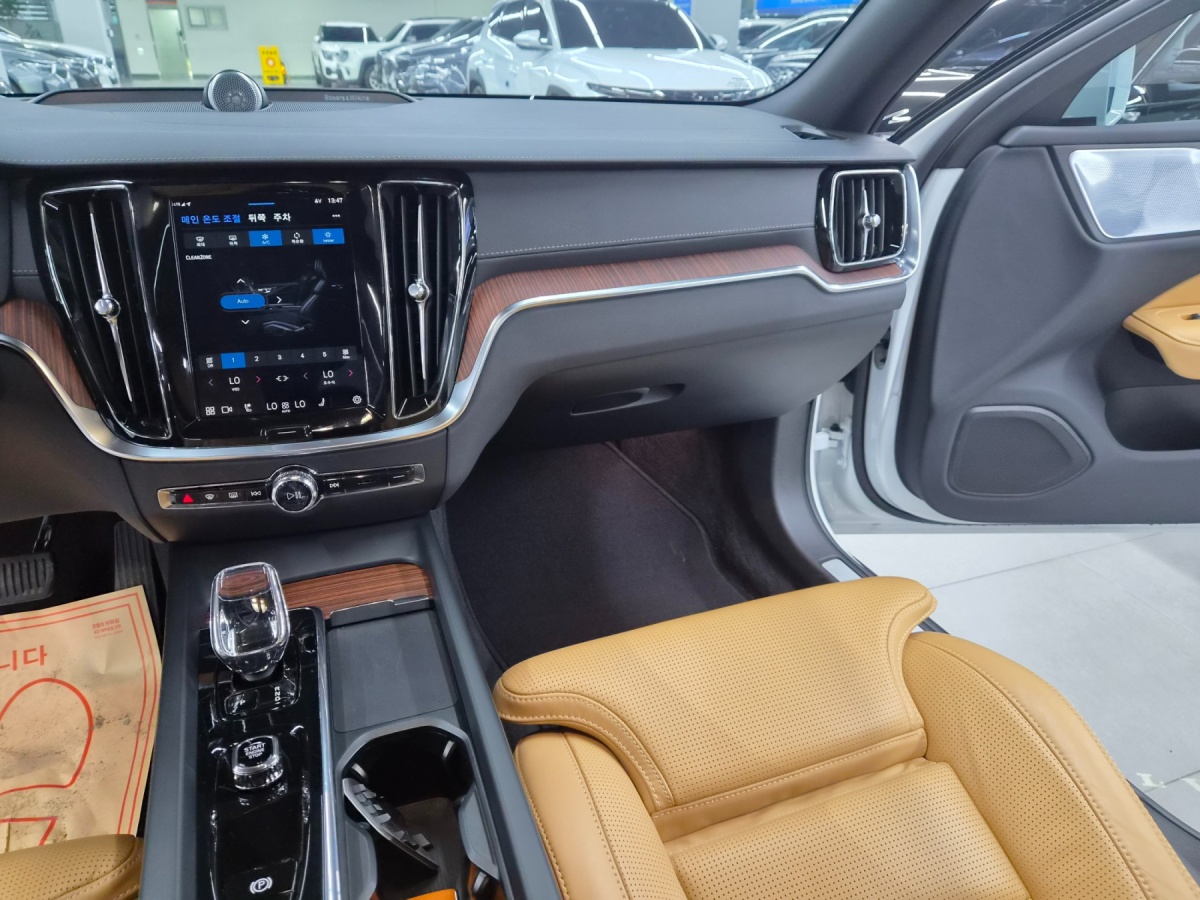 Volvo V60, 2022 — фото 8 из 12