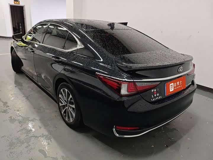 Lexus ES, 2023 — фото 7 из 9