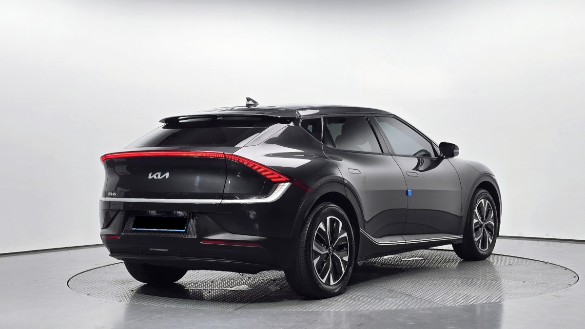 Kia EV6, 2022 — фото 2 из 12