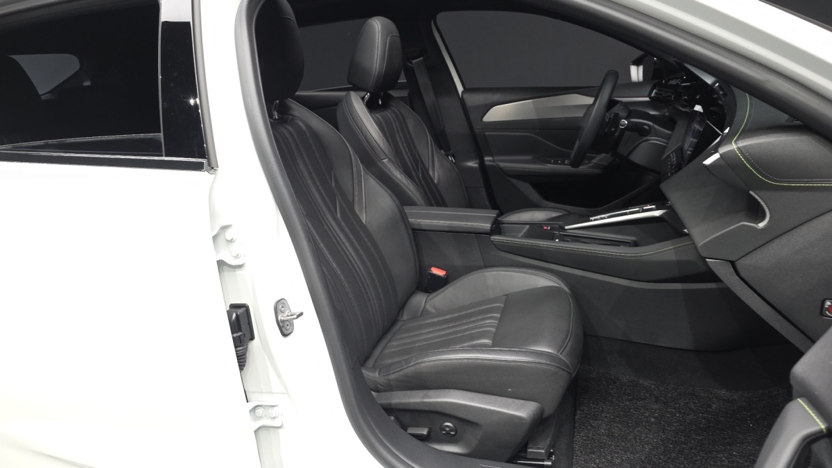 Peugeot 408, 2023 — фото 11 из 12
