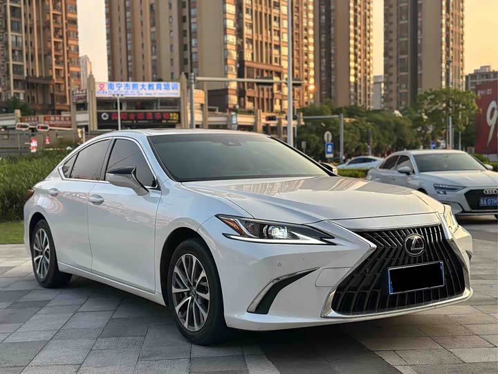 Lexus ES, 2022 — фото 3 из 9