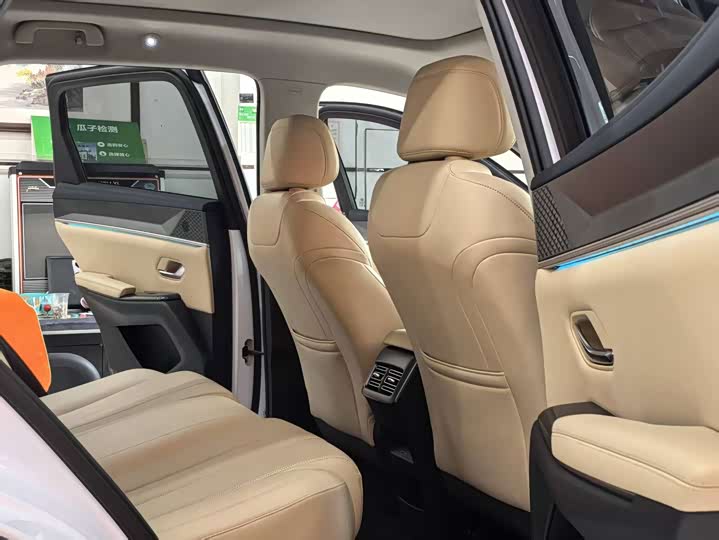 BYD Song Pro Hybrid, 2024 — фото 6 из 9