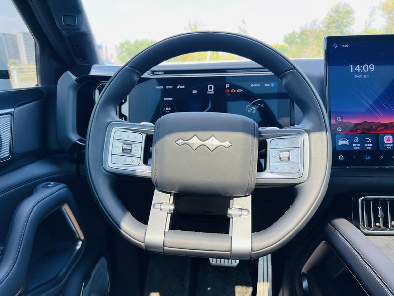 BYD FangChengBao Leopard 8, 2024 — фото 9 из 12