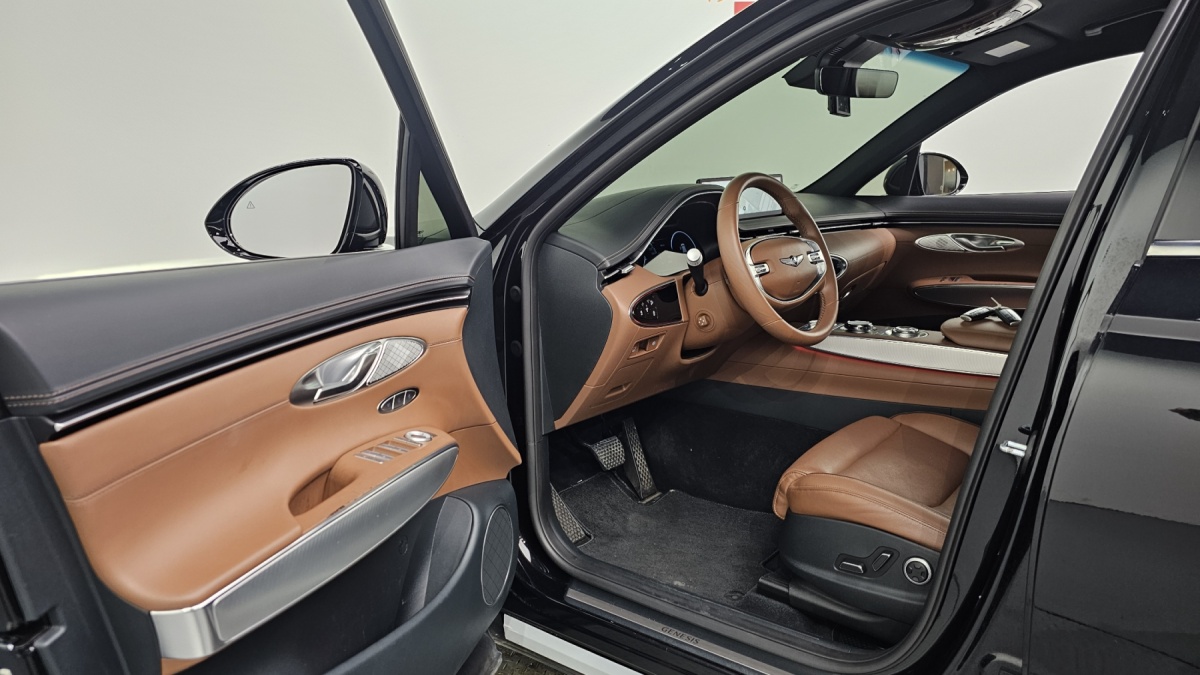 Genesis GV70, 2023 — фото 9 из 12