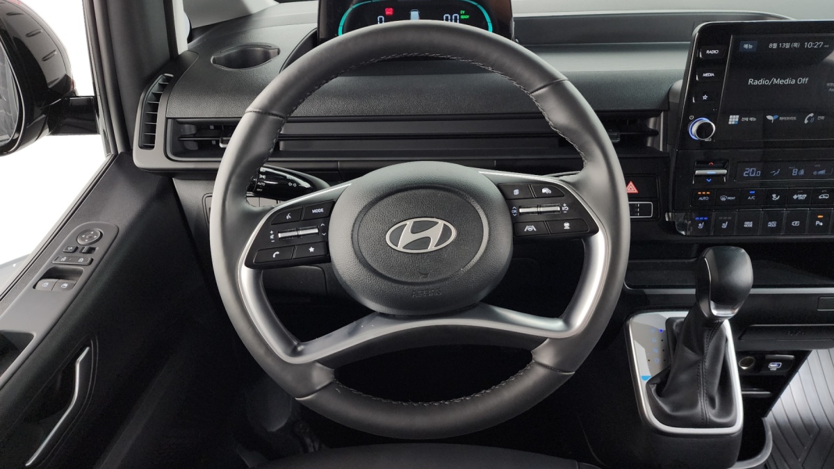 Hyundai Staria, 2025 — фото 12 из 12