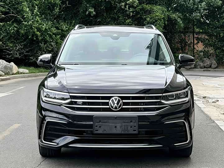 Volkswagen Tiguan L Pro, 2023 — фото 2 из 9