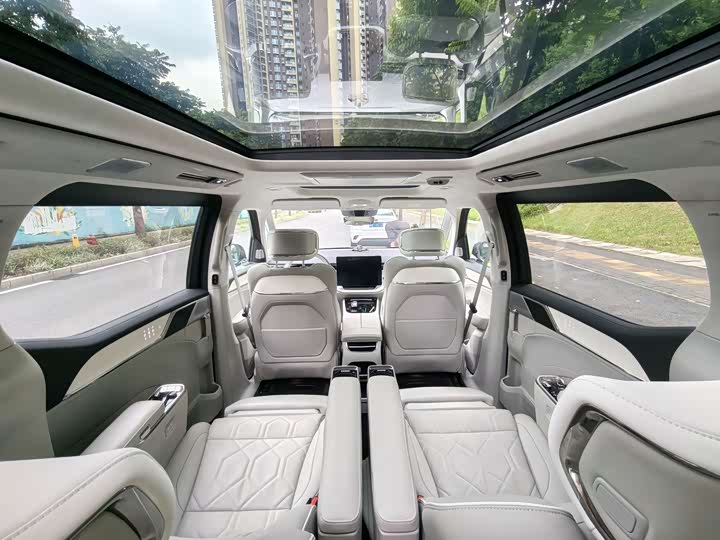 Volvo EM90, 2024 — фото 8 из 9