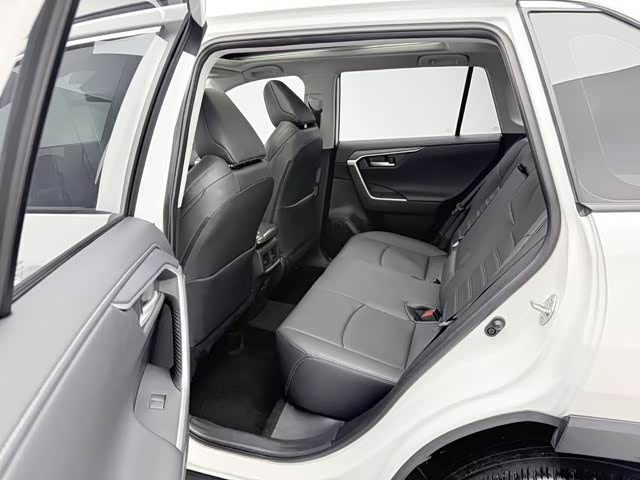 Toyota Wildlander, 2023 — фото 8 из 9