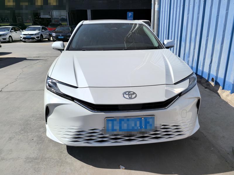 Toyota Camry, 2024 — фото 2 из 10