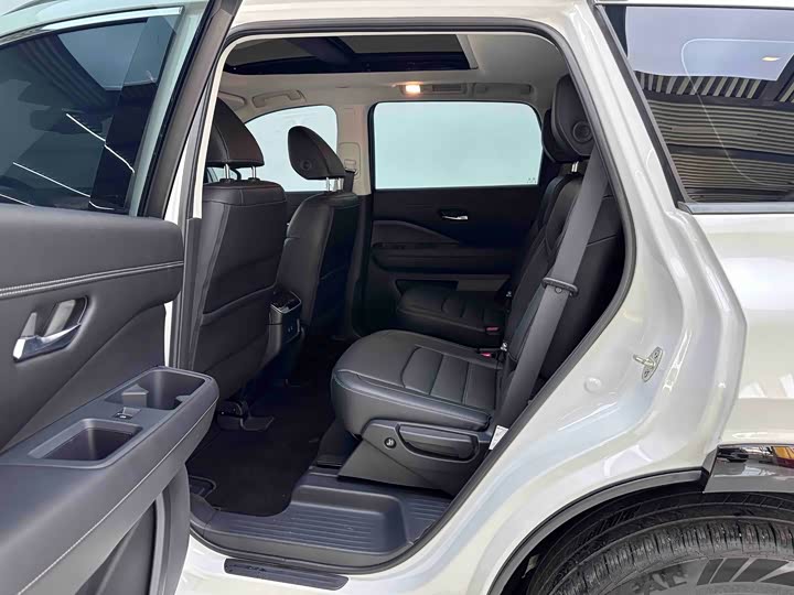 Nissan Pathfinder, 2024 — фото 8 из 9
