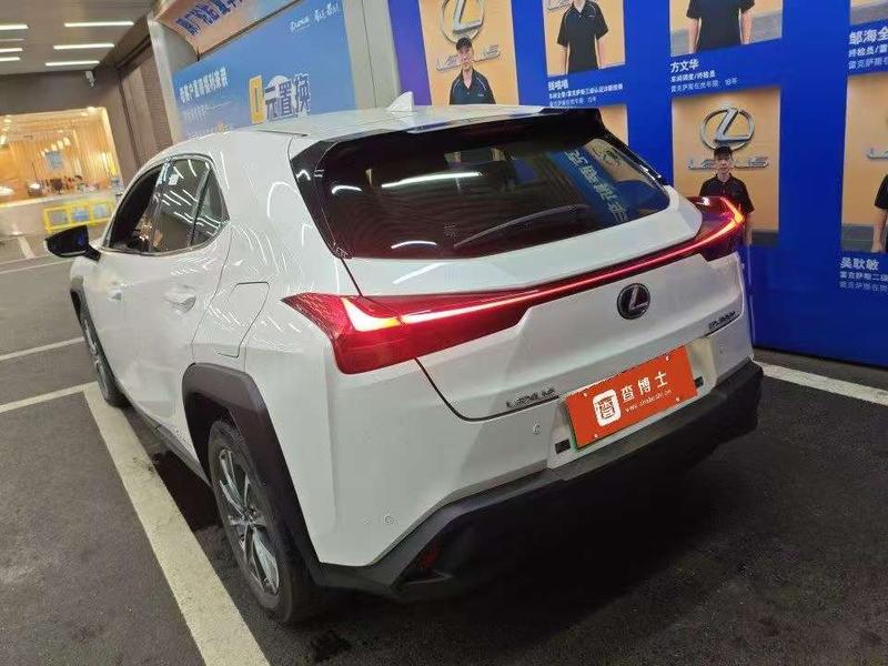 Lexus UX Hybrid, 2021 — фото 3 из 12