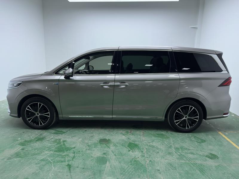 Roewe iMax 8, 2023 — фото 4 из 12