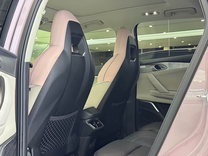 Lynk & Co 06 EM-P Hybrid, 2023 — фото 6 из 9