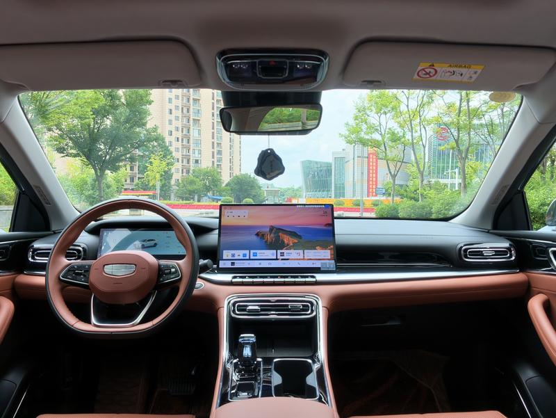 Geely Emgrand, 2025 — фото 8 из 12