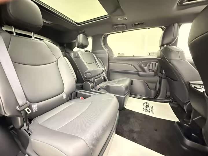 Toyota Granvia, 2024 — фото 8 из 9