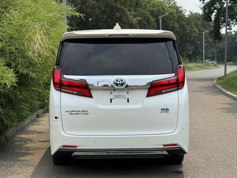 Toyota Alphard, 2022 — фото 5 из 12