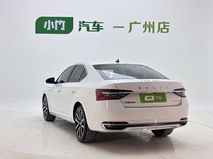 Skoda Superb, 2023 — фото 2 из 9