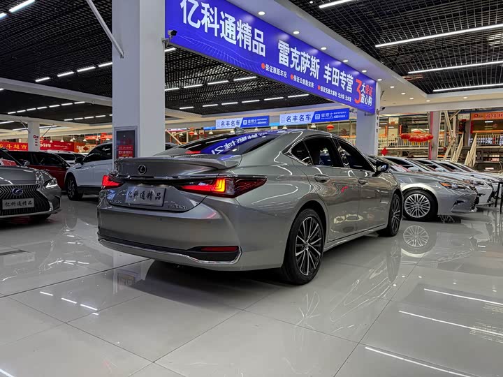 Lexus ES, 2022 — фото 5 из 9