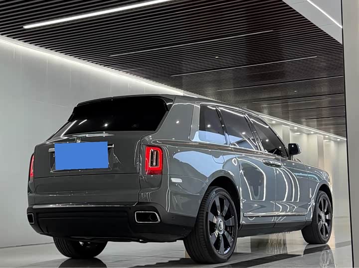 Rolls-Royce Cullinan, 2022 — фото 4 из 9