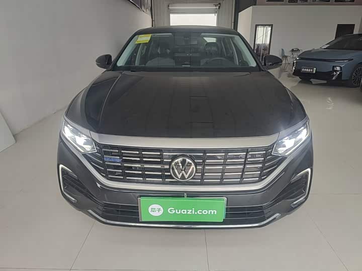 Volkswagen Passat Hybrid, 2025 — фото 3 из 9