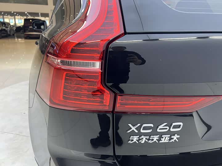Volvo XC60, 2025 — фото 8 из 9
