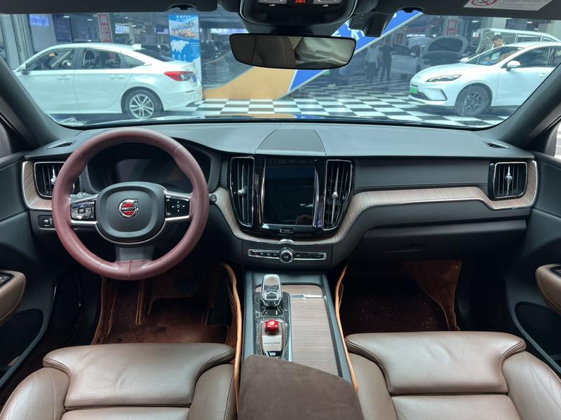 Volvo XC60, 2021 — фото 8 из 12