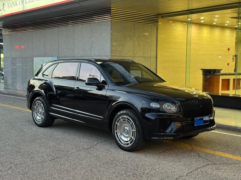 Bentley Bentayga, 2023 — фото 3 из 9
