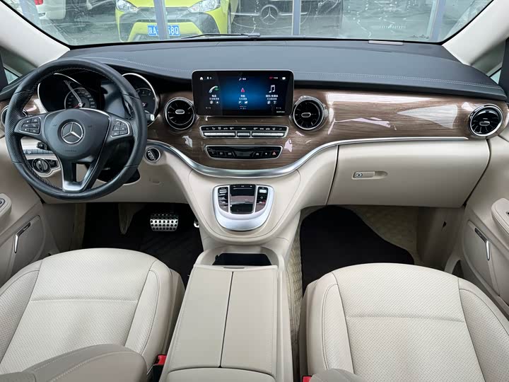 Mercedes-Benz V-Class, 2022 — фото 7 из 9