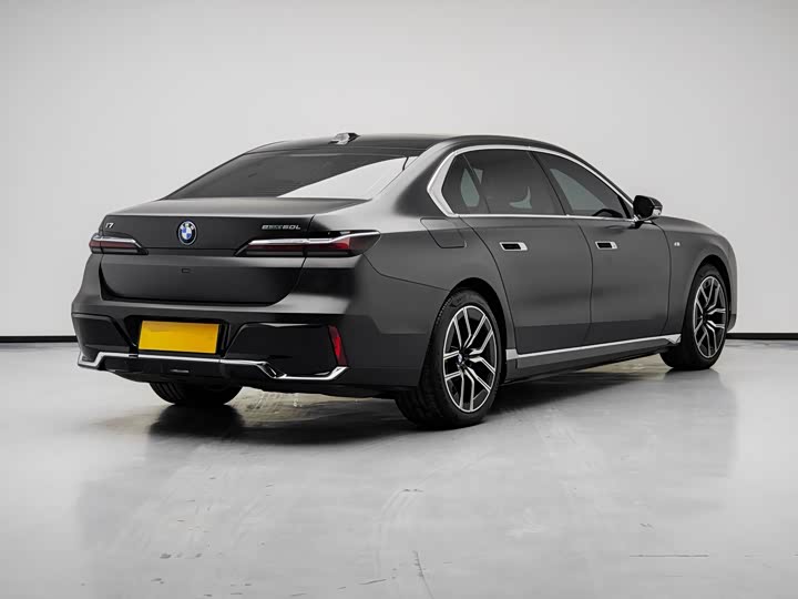 BMW i7, 2023 — фото 4 из 9