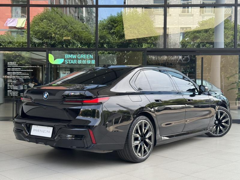 BMW i7, 2025 — фото 5 из 12