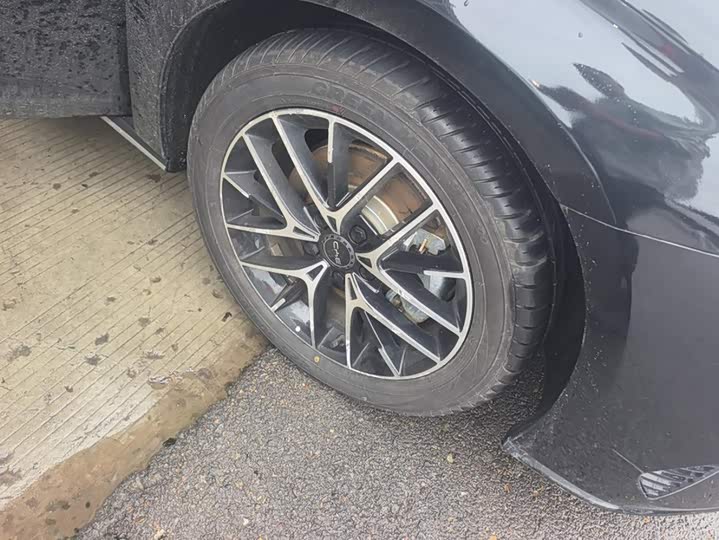 BYD Seal 07 DM-i Hybrid, 2024 — фото 6 из 9