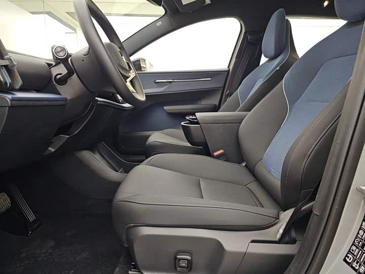 Volvo EX30, 2024 — фото 7 из 9