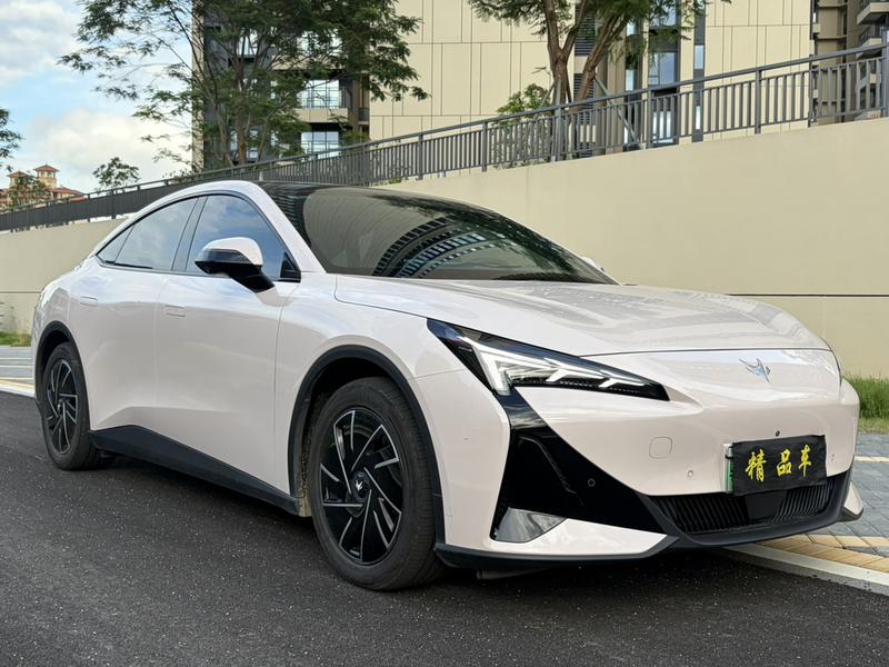 BAIC Arcfox Alpha S5, 2025 — фото 3 из 10