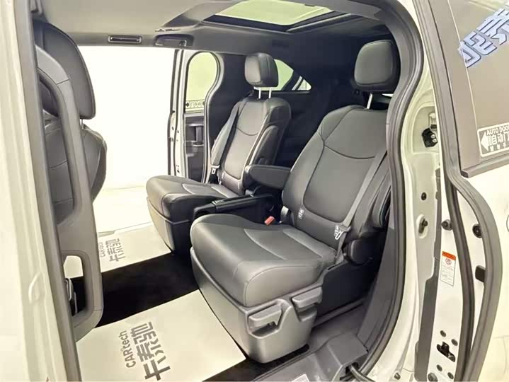 Toyota Granvia, 2024 — фото 9 из 9