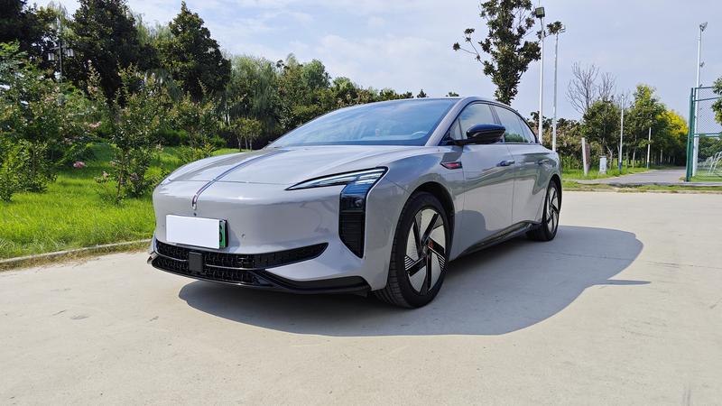 Hongqi EH7, 2025 — купить в Санкт-Петербурге под ключ